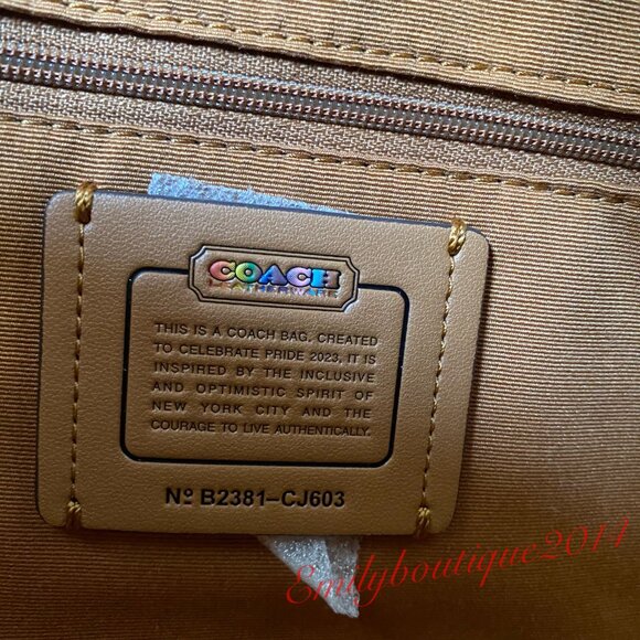 NWT Coach CJ603 Gallery Tote In Signature Canvas With Patches Khaki Brown Bag - Picture 11 of 11